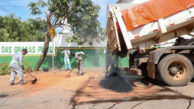 Jardim Maringá recebe tapa-buracos; Ouro Verde, Sadia III e Bonsucesso recebem patrolamento