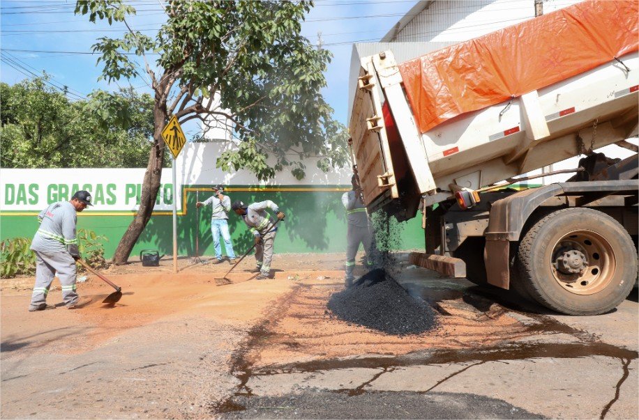 Jardim Maringá recebe tapa-buracos; Ouro Verde, Sadia III e Bonsucesso recebem patrolamento