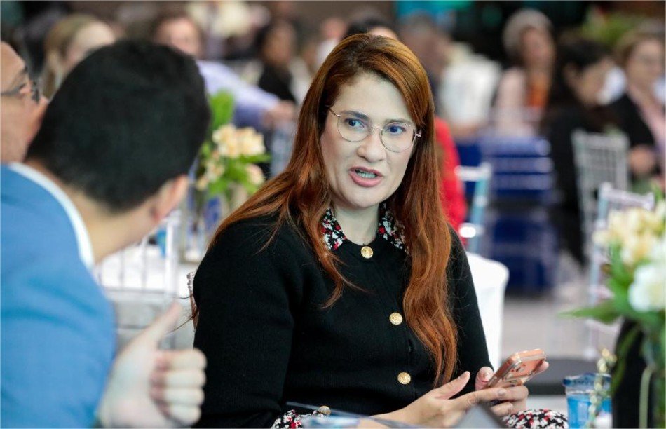 “Investir em infraestrutura de escolas é o básico e o dever da educação pública”, afirma secretária