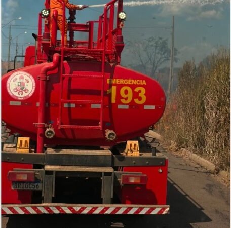 Corpo de Bombeiros combate incêndio em vegetação em Confresa