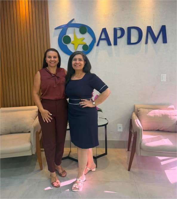 Presidente da APDM/MT Elena Oliveira Guimarães, recebe Dra. Luma Amaral e amplia diálogo sobre Saúde da Mulher
