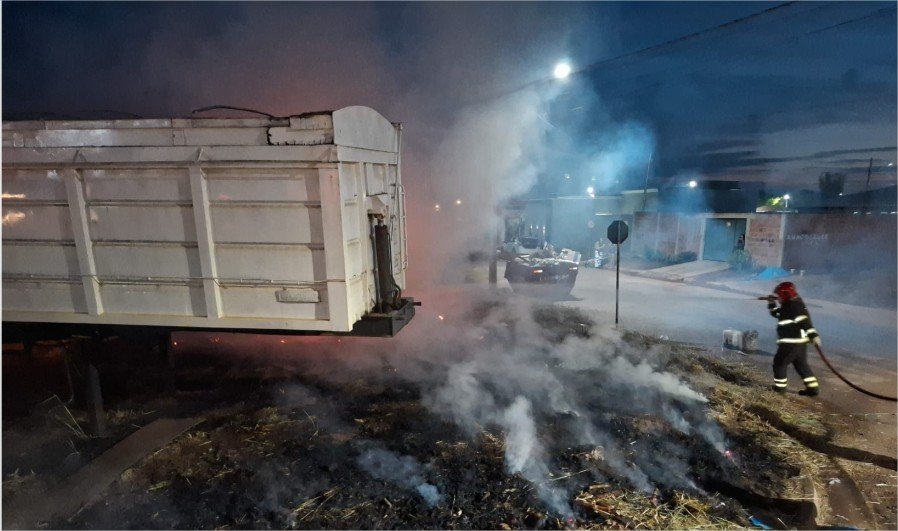 Bombeiros combatem dois incêndios em áreas de vegetação