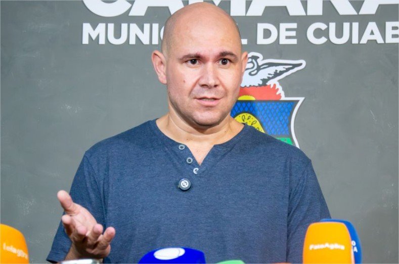 Abilio rebate críticas por visitas à Câmara: “É a casa do povo”