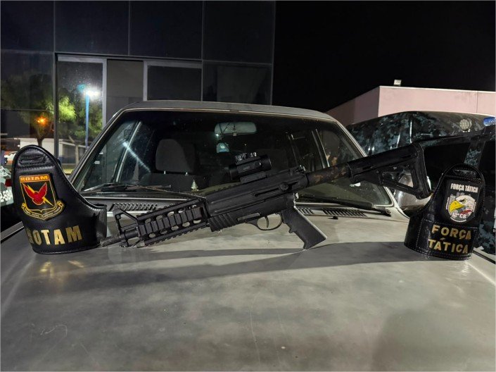 Polícia Militar prende homem com submetralhadora em Pontes e Lacerda