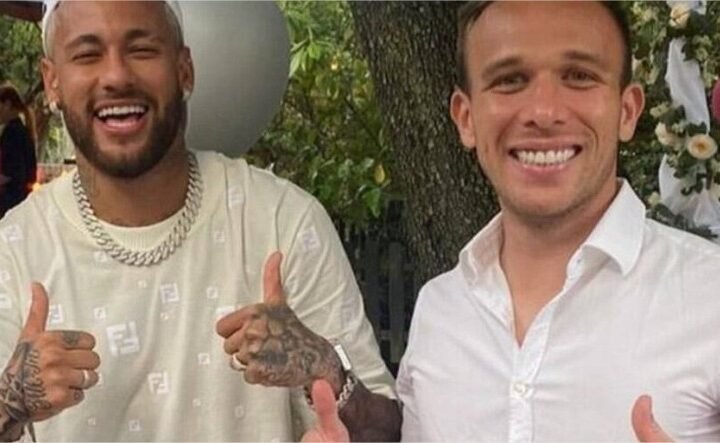 Santos fecha com volante Arthur após indicação de Neymar