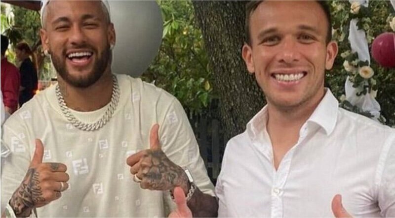Santos fecha com volante Arthur após indicação de Neymar