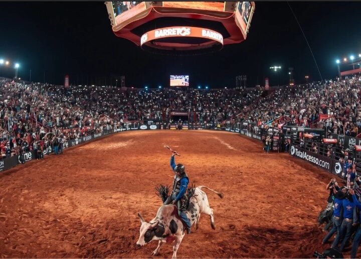 R$ 500 mil e fivela de campeão: Mato-grossense João Paulo Velasco brilha em Barretos e fatura o título da PBR 2026