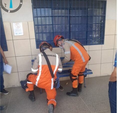Corpo de Bombeiros socorre adolescente com falta de ar em escola
