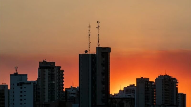 Calor extremo faz Prefeitura de Cuiabá mudar rotina de agentes de saúde