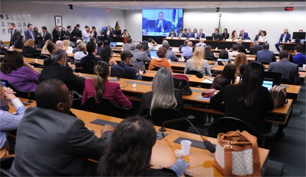 Câmara instala comissão para analisar PEC da redução da maioridade penal; entenda