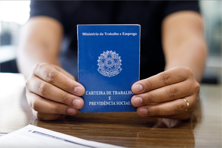 Prefeitura de Cuiabá oferece vaga de Mestre de Obras com salário de R$ 7,4 mil e mais 324 oportunidades