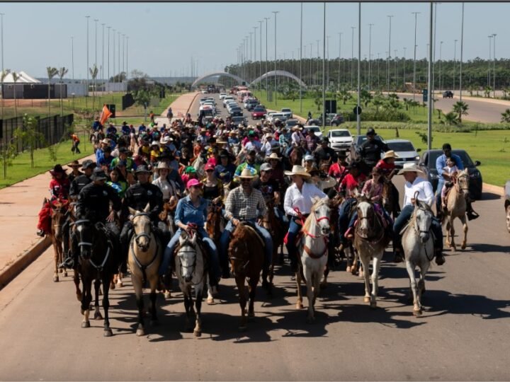 Cavalgada e procissão de caminhoneiros marcam último dia do Mato Grosso AgroFestival