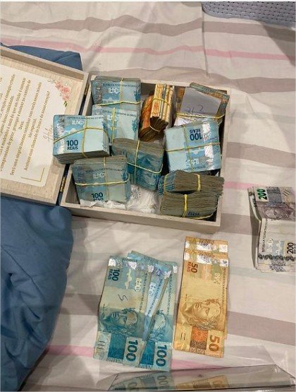 Polícia descobre frota milionária e sequestra Porsche, BMW e Audi do CV