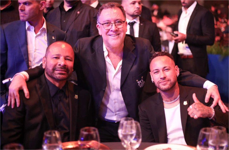 Santos paga transfer ban com ajuda da empresa do pai de Neymar