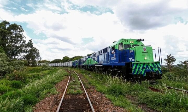 Expansão ferroviária que beneficiaria o agro encalha de novo