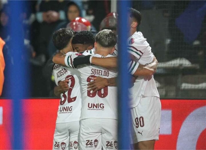 Com um a menos, Serna brilha e Fluminense elimina Rivadavia da Libertadores