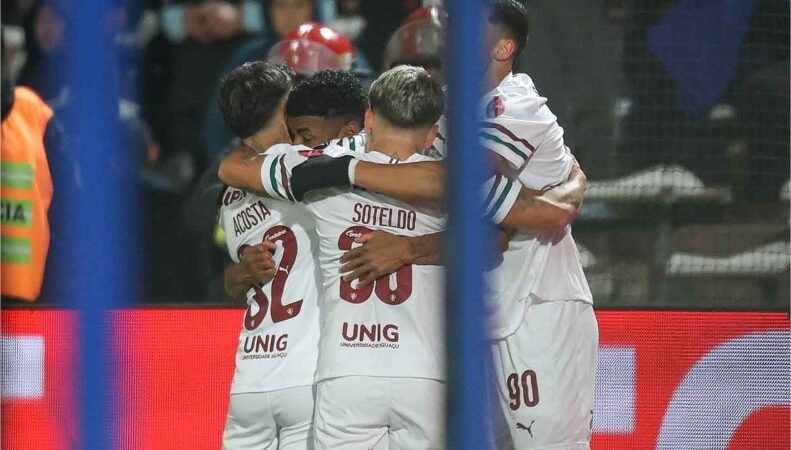 Com um a menos, Serna brilha e Fluminense elimina Rivadavia da Libertadores