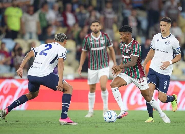 Avalanche de vaias soterra o Flu no 0 a 0 com o Rivadavia pela Libertadores