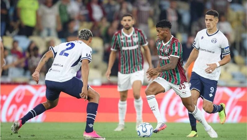 Avalanche de vaias soterra o Flu no 0 a 0 com o Rivadavia pela Libertadores