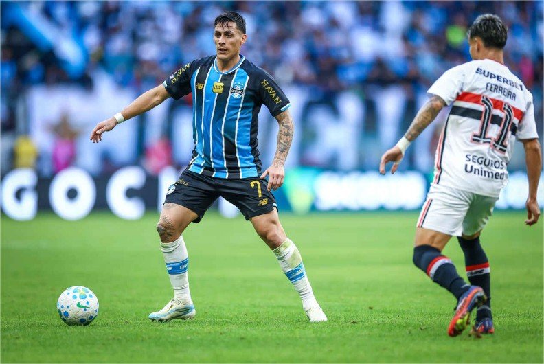 Pavón revela segredo após o 2º gol de falta consecutivo pelo Grêmio