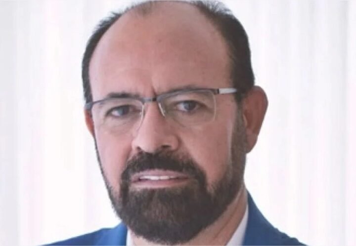 POLÍTICO QUE NÃO PROPÕE, ATACA