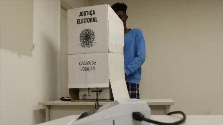Pretos e pardos somam 49,9% das candidaturas em 2026