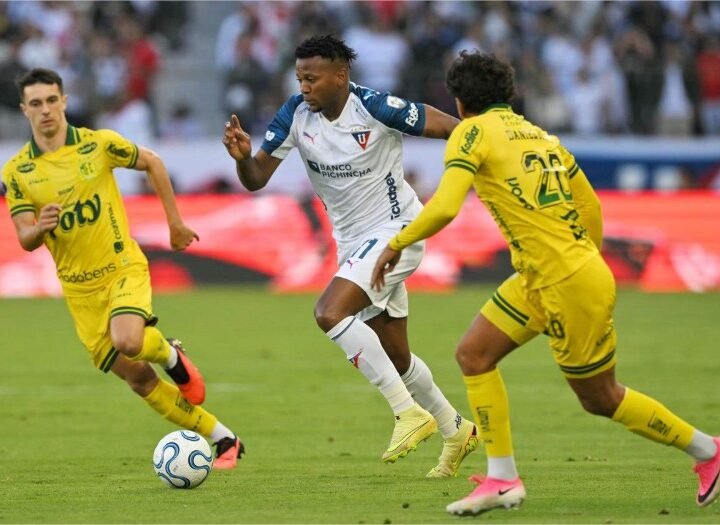 Mirassol domina, mas cai nos pênaltis para LDU, que enfrenta Palmeiras