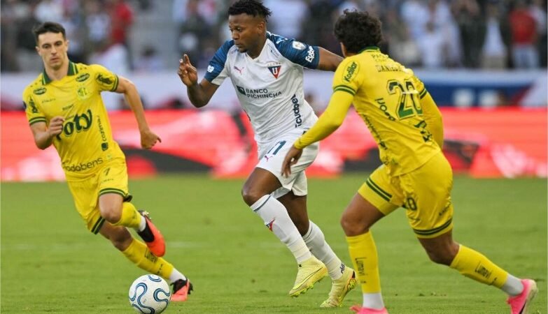 Mirassol domina, mas cai nos pênaltis para LDU, que enfrenta Palmeiras