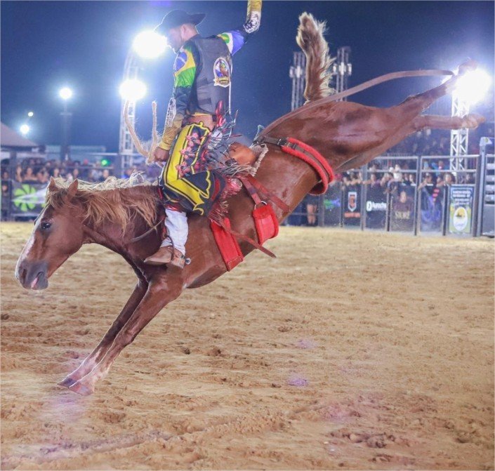 Competidores da PBR promovem workshop gratuito para quem sonha em seguir carreira no rodeio em Cuiabá