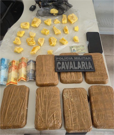 Cavalaria da PM prende homem com sete tabletes de pasta base em Chapada dos Guimarães