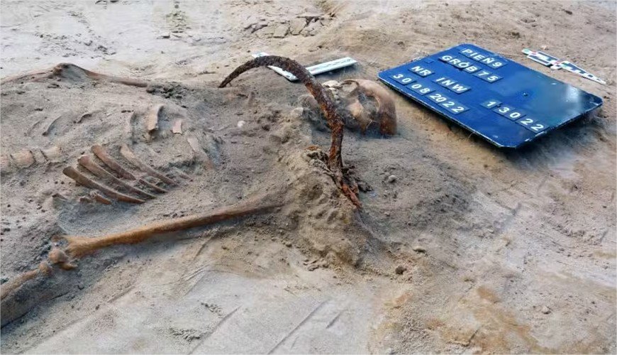 Estudo em túmulo de “vampira” da Polônia dá pistas sobre sua identidade