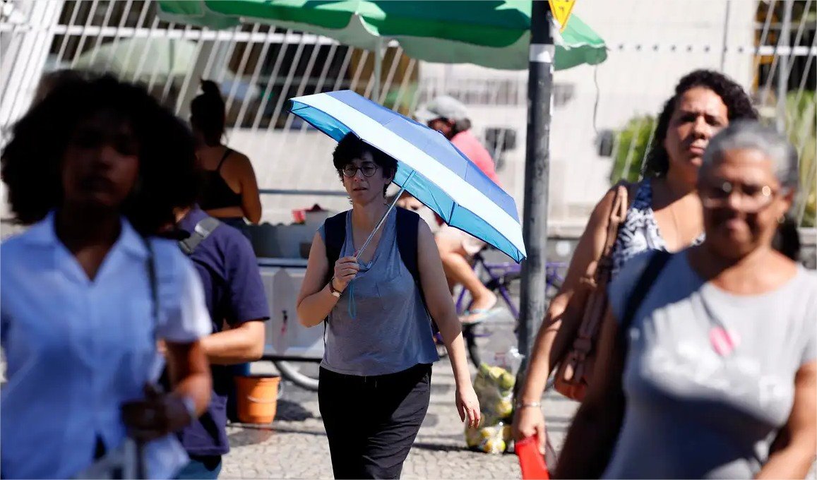 Salário mínimo deverá subir para R$ 1.741 em 2027