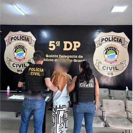 Mulher é presa por ajudar amiga a matar o pai para ficar com herança
