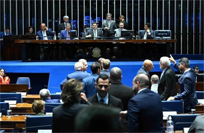 Senado trava PECs da segurança e da escala 6×1