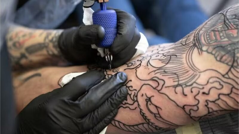Tatuagens podem ser tóxicas? Entenda o que diz a ciência