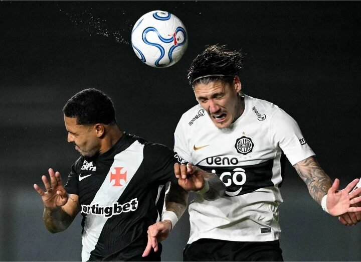Vasco domina, mas fica no empate com Olimpia na Sul-Americana