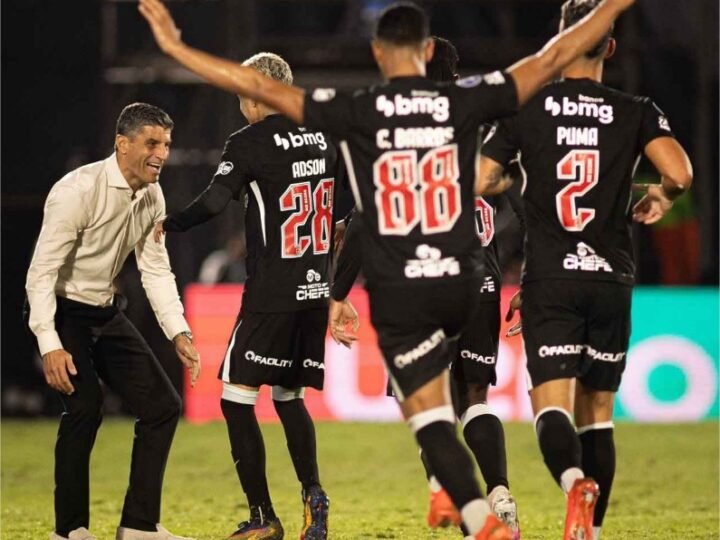 Técnico do Vasco comemora atuação após goleada na Sul-Americana