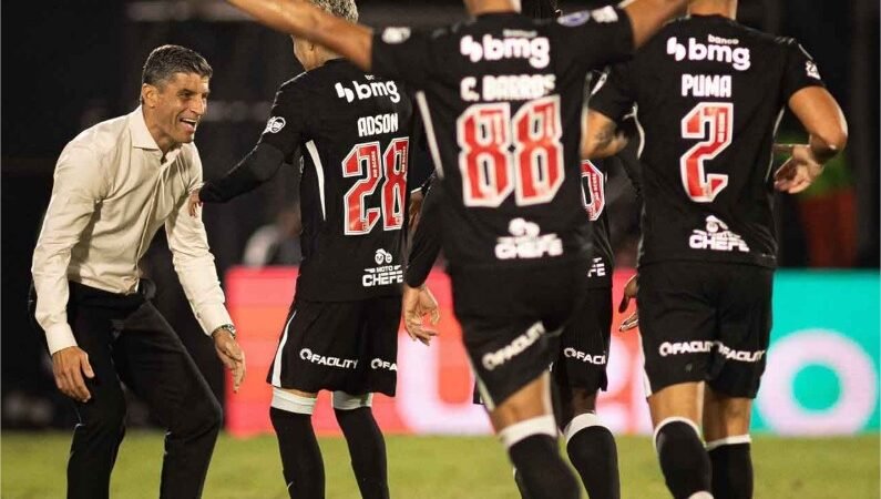 Técnico do Vasco comemora atuação após goleada na Sul-Americana