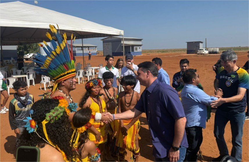 Na 1ª visita como candidato em MT, Flávio vai a aldeia Parecis e reforça elo com indígenas do agro
