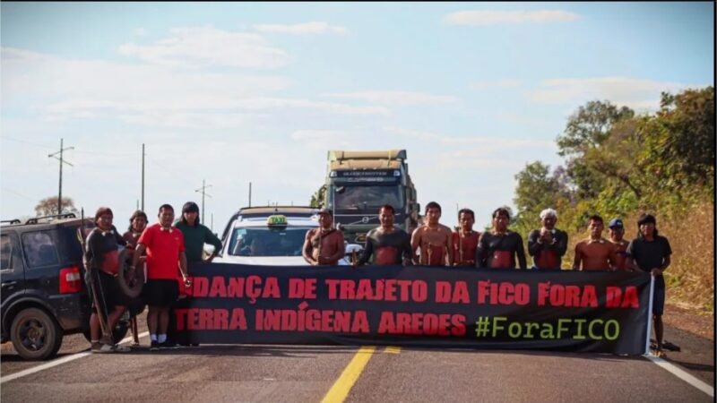 Povo Xavante fecha a BR-158 contra obras da FICO e cobra demarcação de áreas na TI Areões em Mato Grosso