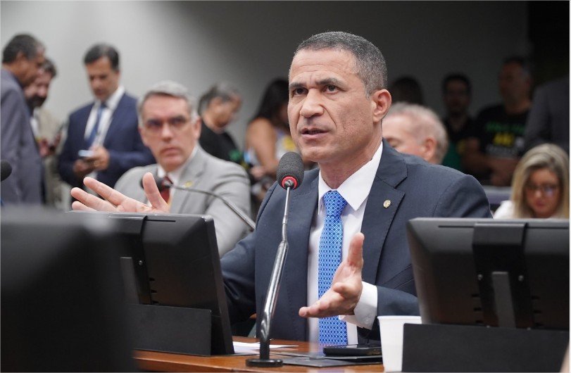 Coronel Assis promete avançar com PEC que reduz maioridade penal