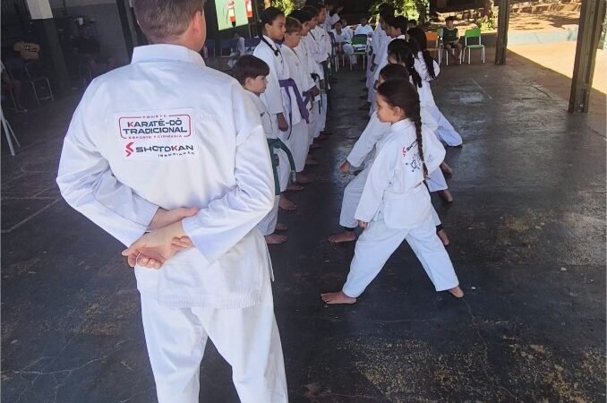Projeto Karatê-Dô Tradicional Esporte e Cidadania realiza exame de faixa para 24 alunos na EMEB Professor Ezequiel Pompeu Ribeiro de Siqueira
