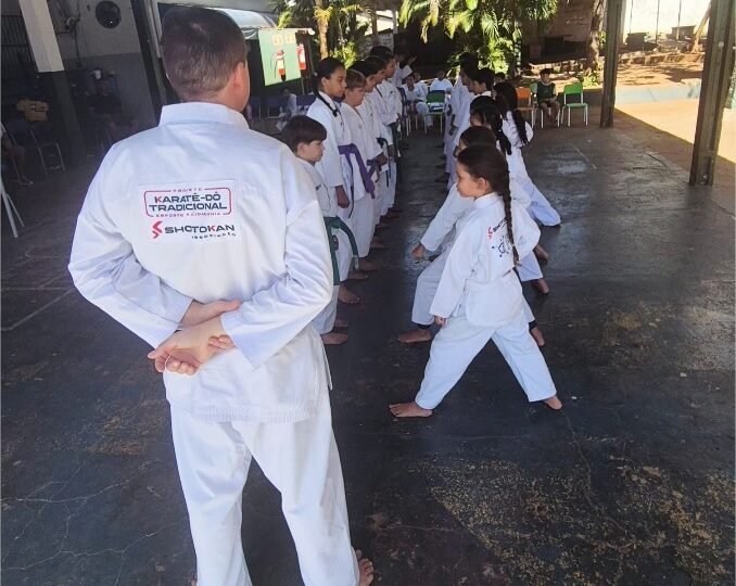 Projeto Karatê-Dô Tradicional Esporte e Cidadania realiza exame de faixa para 24 alunos na EMEB Professor Ezequiel Pompeu Ribeiro de Siqueira