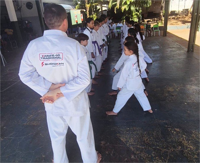 Projeto Karatê-Dô Tradicional Esporte e Cidadania realiza exame de faixa para 24 alunos na EMEB Professor Ezequiel Pompeu Ribeiro de Siqueira
