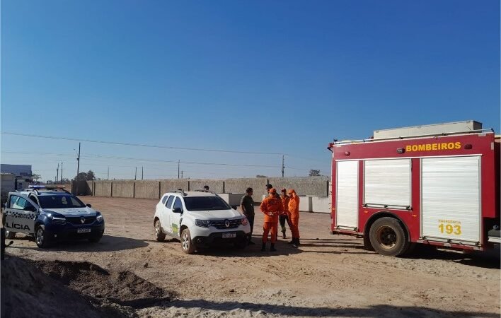 Bombeiros prendem homem em flagrante por incêndio em vegetação