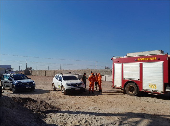 Bombeiros prendem homem em flagrante por incêndio em vegetação
