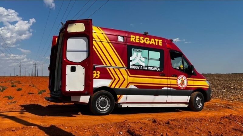 Corpo de Bombeiros socorre mulher após capotamento de carro em rodovia em Lucas do Rio Verde