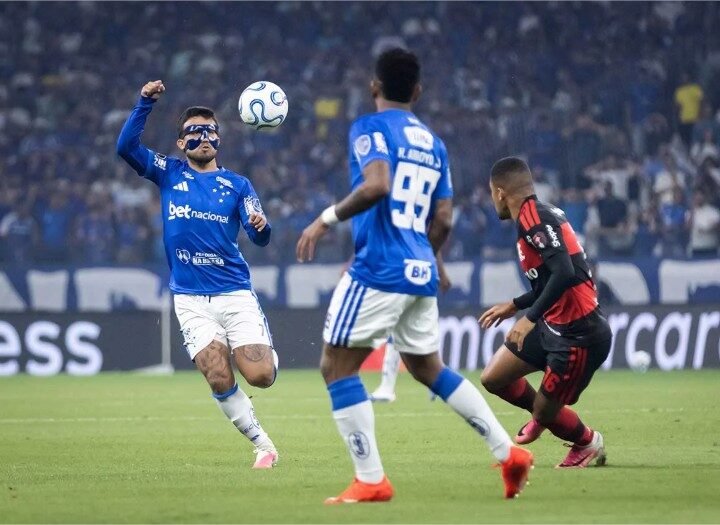 Em jogo tenso, Cruzeiro e Flamengo empatam nas oitavas da Liberta