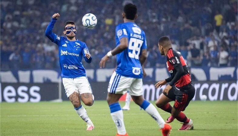 Em jogo tenso, Cruzeiro e Flamengo empatam nas oitavas da Liberta