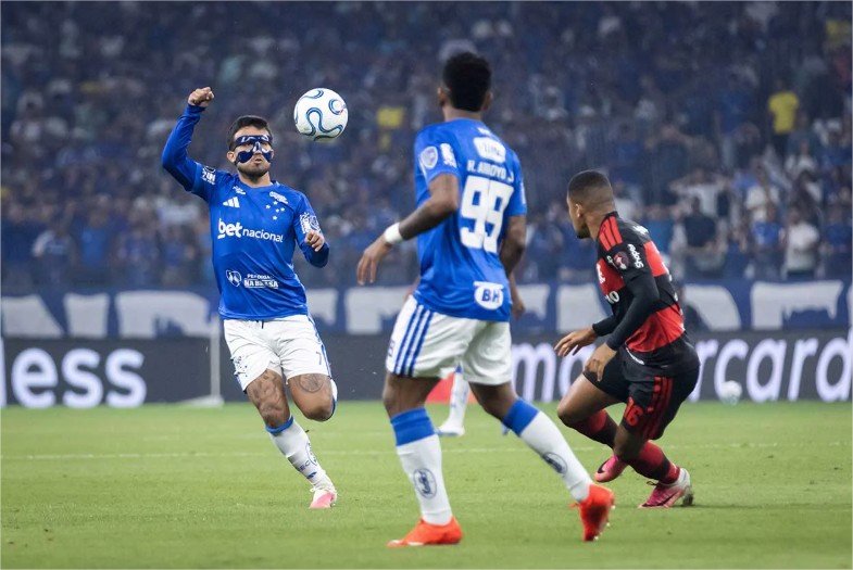 Em jogo tenso, Cruzeiro e Flamengo empatam nas oitavas da Liberta